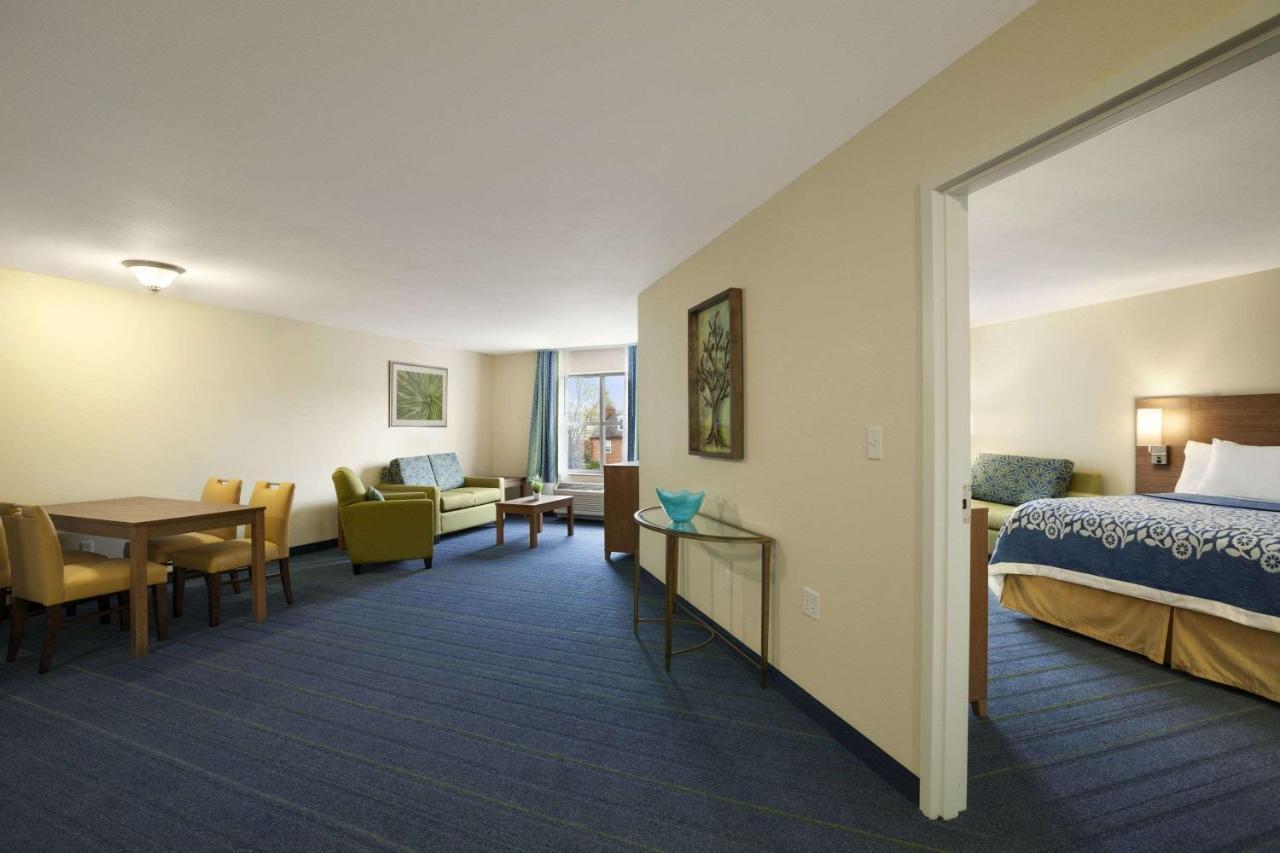Days Inn & Suites By Wyndham Altoona Ngoại thất bức ảnh