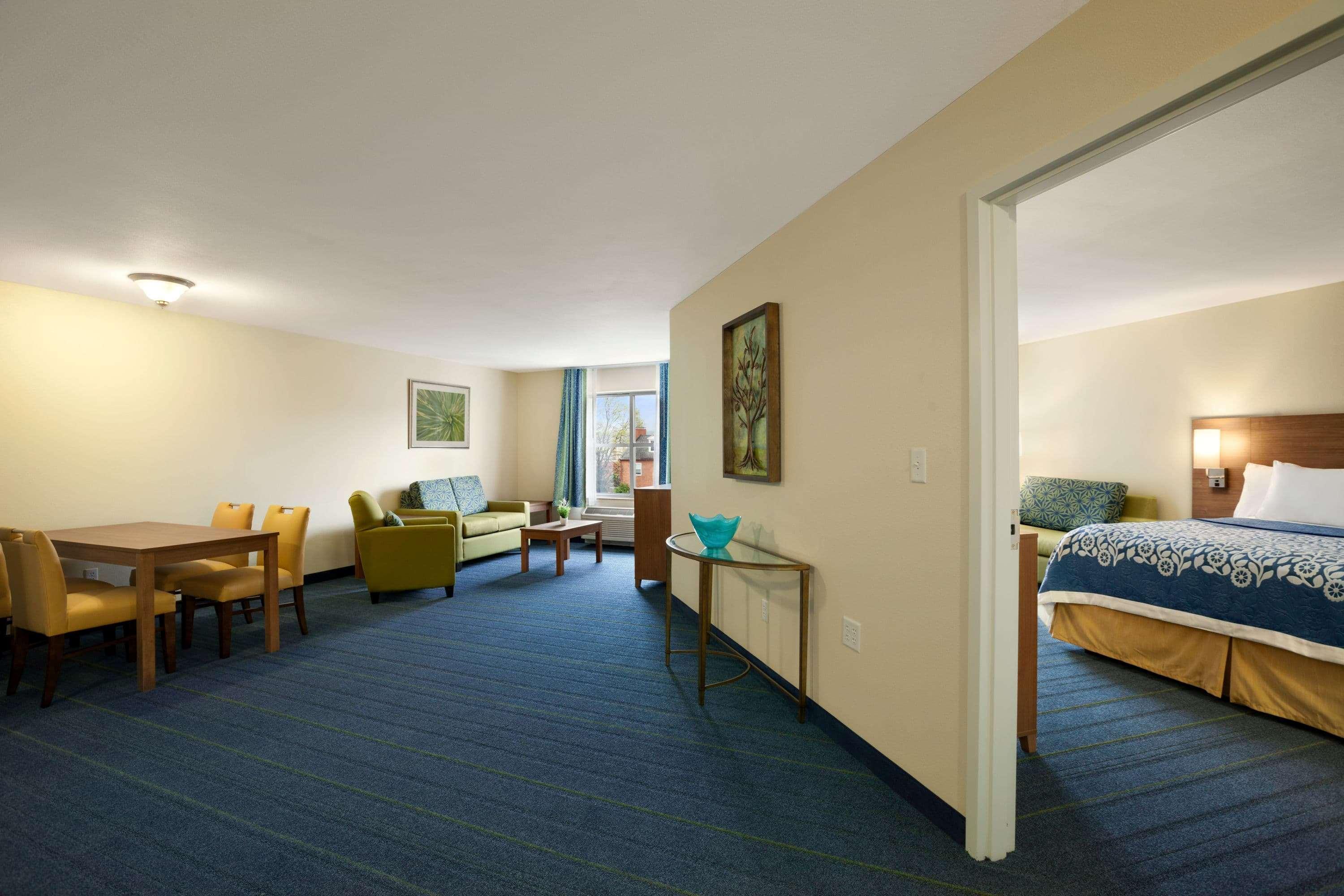 Days Inn & Suites By Wyndham Altoona Ngoại thất bức ảnh