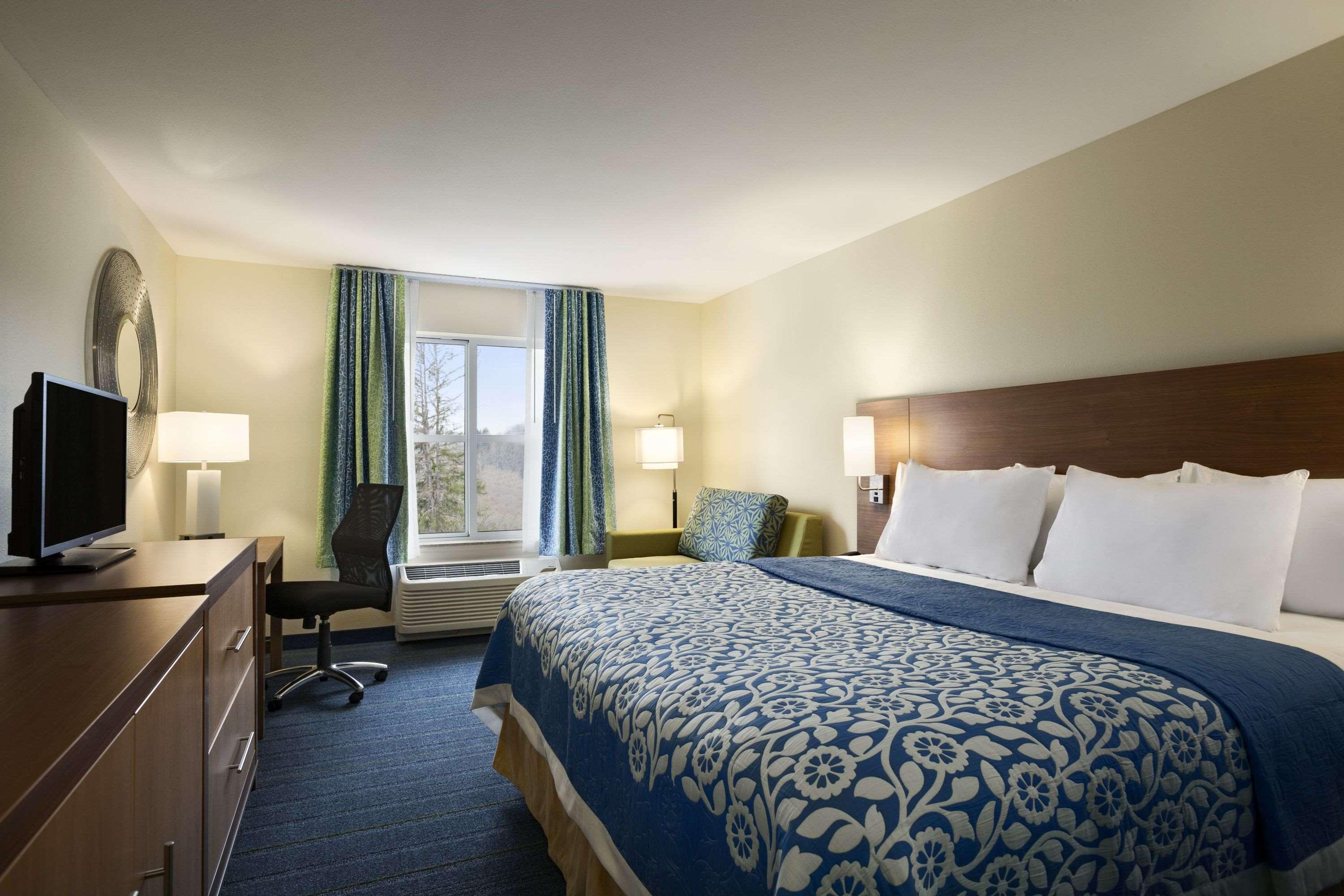 Days Inn & Suites By Wyndham Altoona Ngoại thất bức ảnh