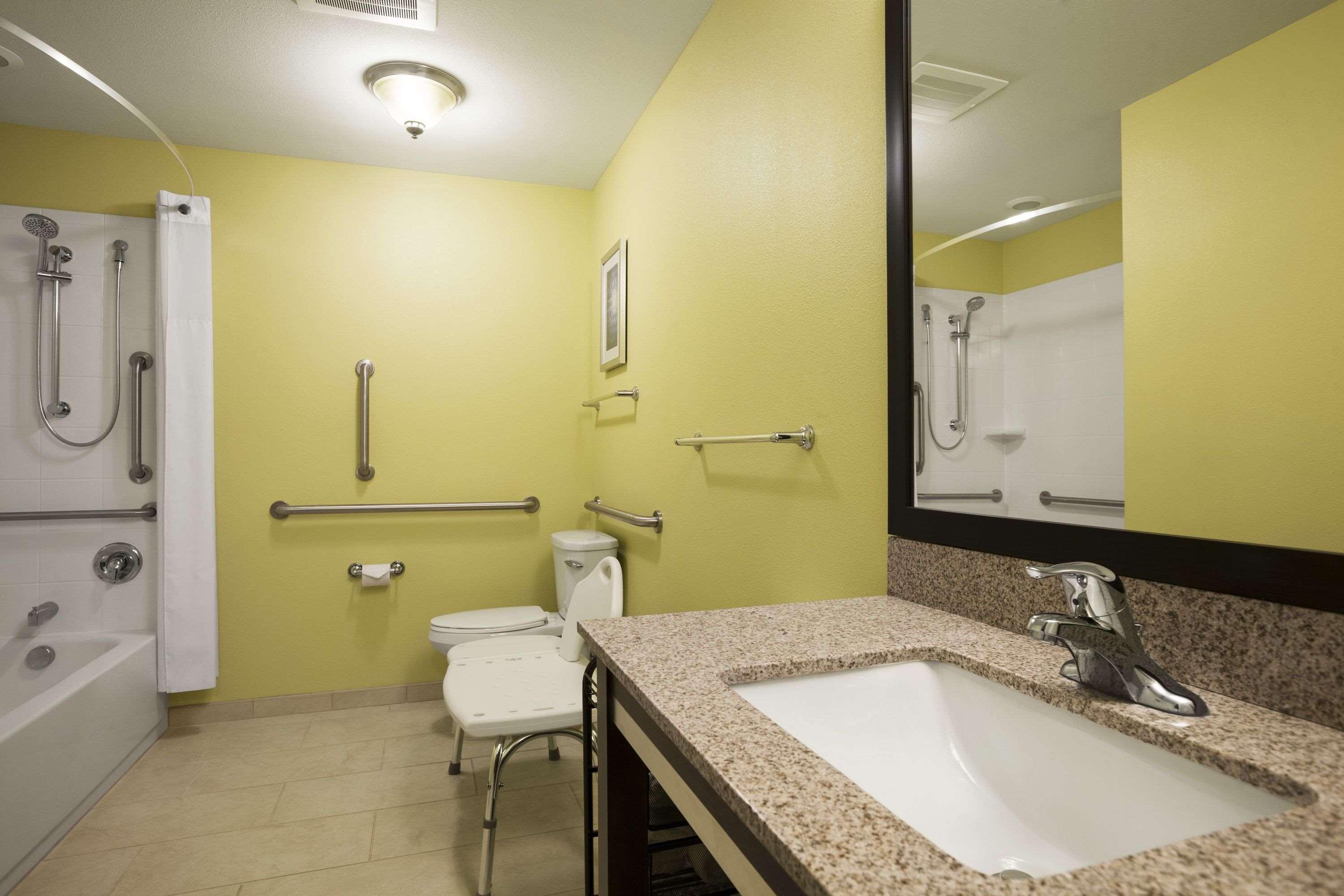 Days Inn & Suites By Wyndham Altoona Ngoại thất bức ảnh