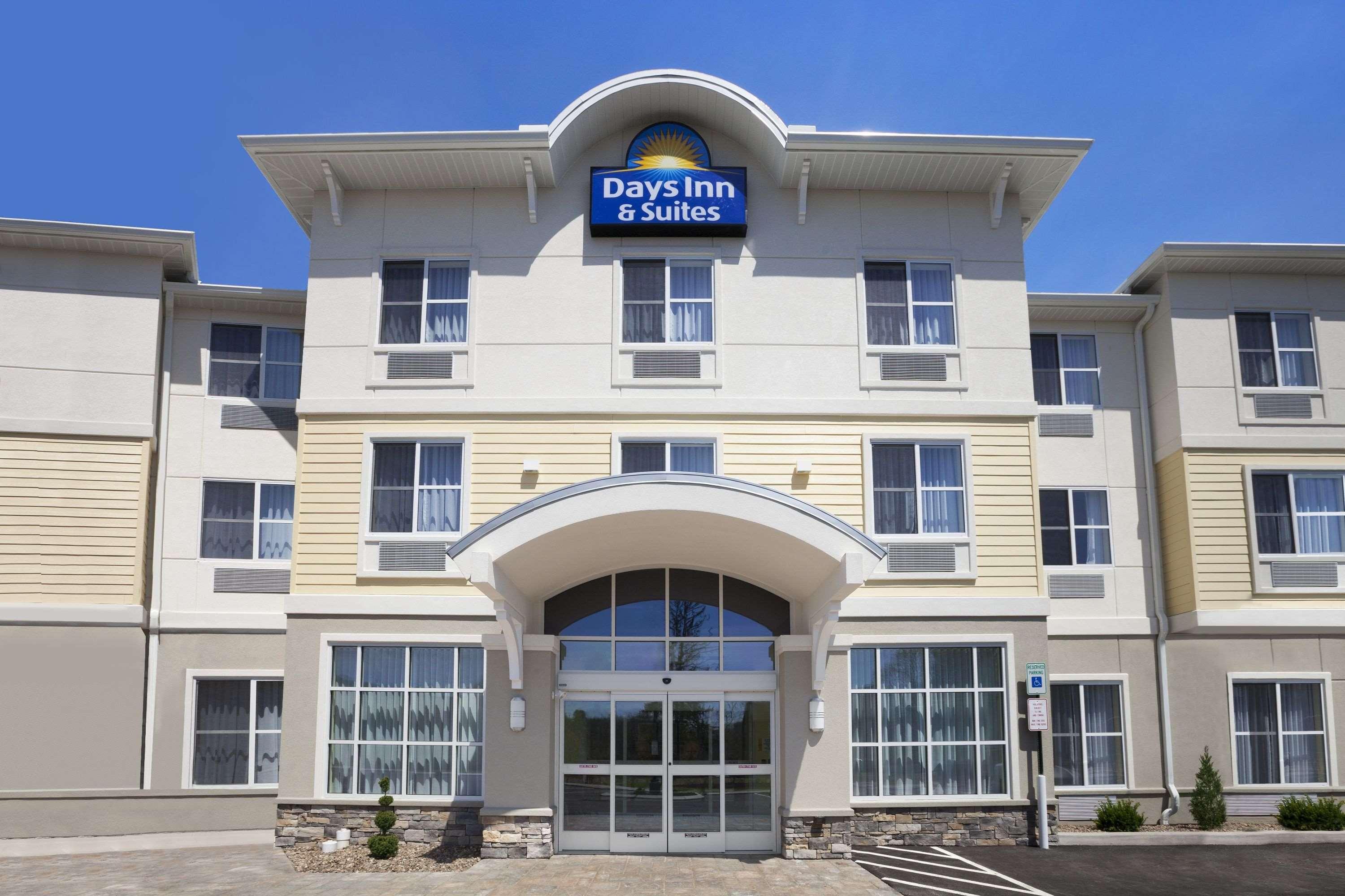Days Inn & Suites By Wyndham Altoona Ngoại thất bức ảnh