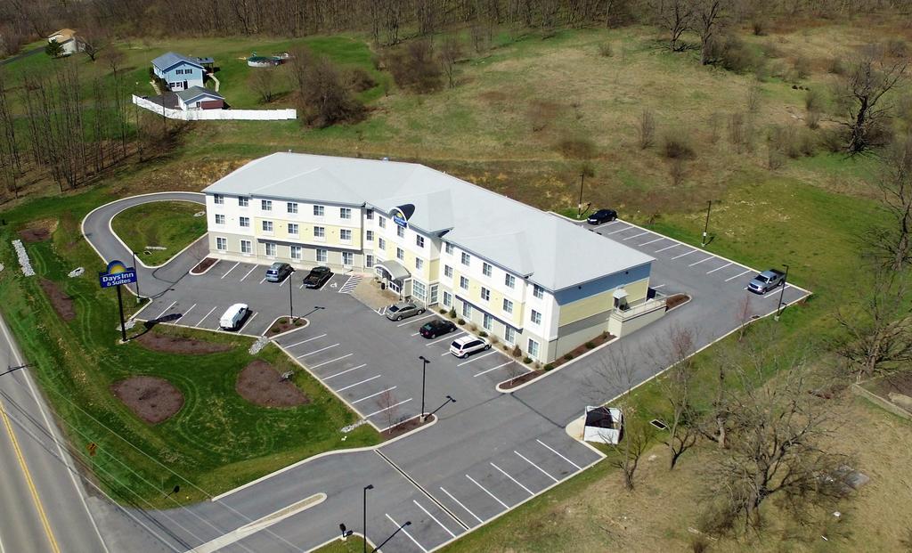Days Inn & Suites By Wyndham Altoona Ngoại thất bức ảnh