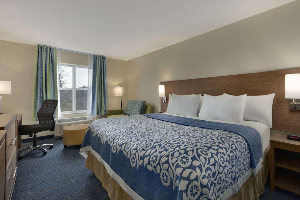 Days Inn & Suites By Wyndham Altoona Ngoại thất bức ảnh