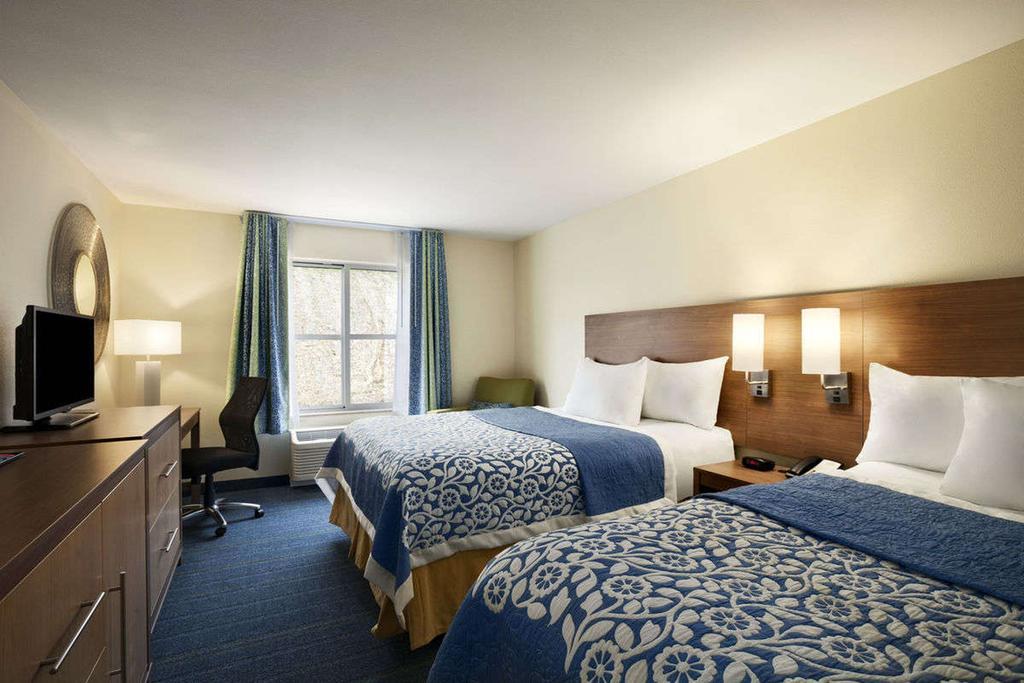 Days Inn & Suites By Wyndham Altoona Ngoại thất bức ảnh